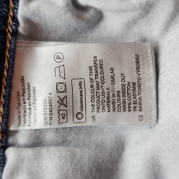 H&M Women's Distressed Denim Shorts - Picture 4 of 4